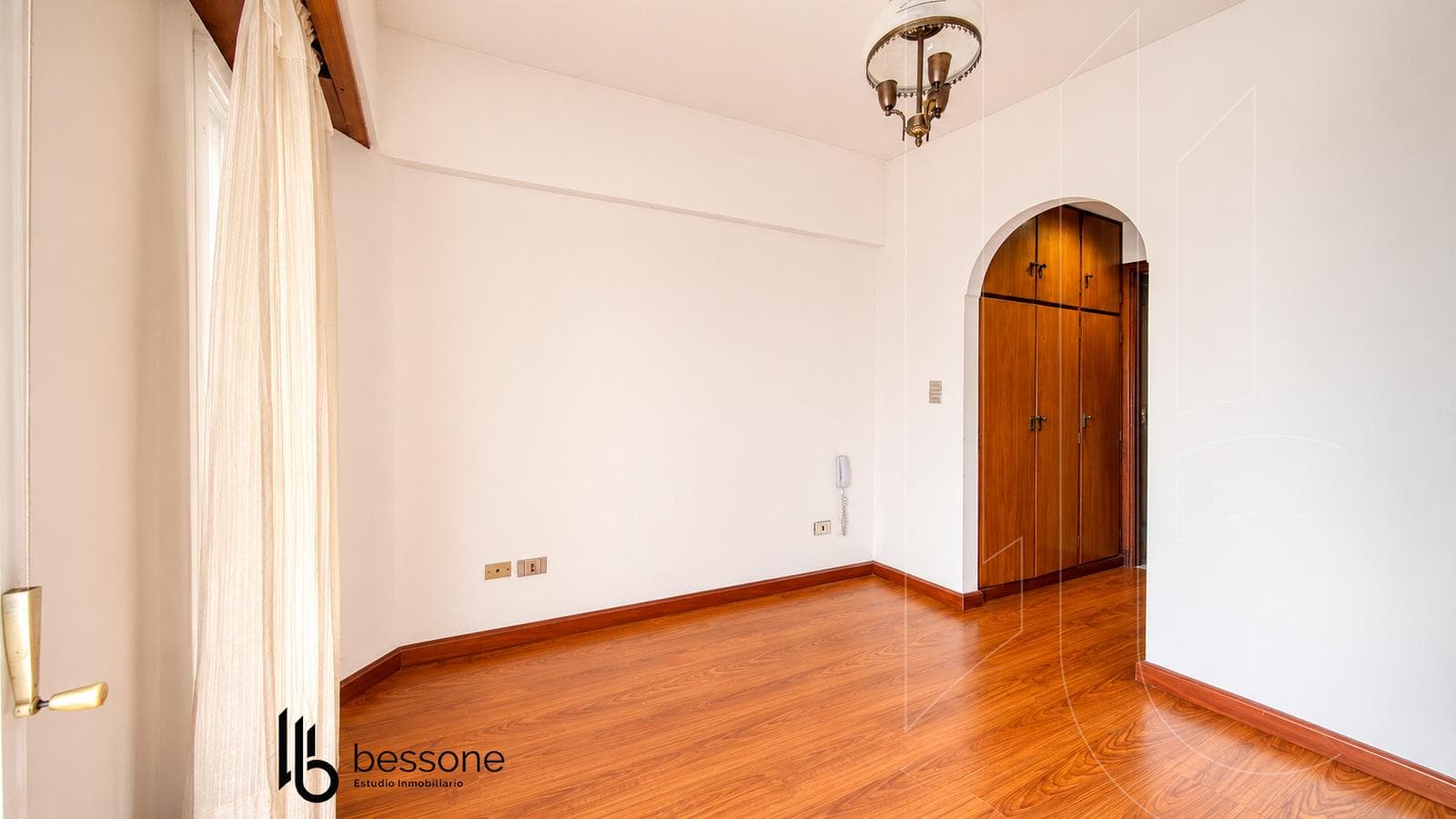 Semipiso 4 Ambientes con Dependencia - Cochera y Baulera Doble