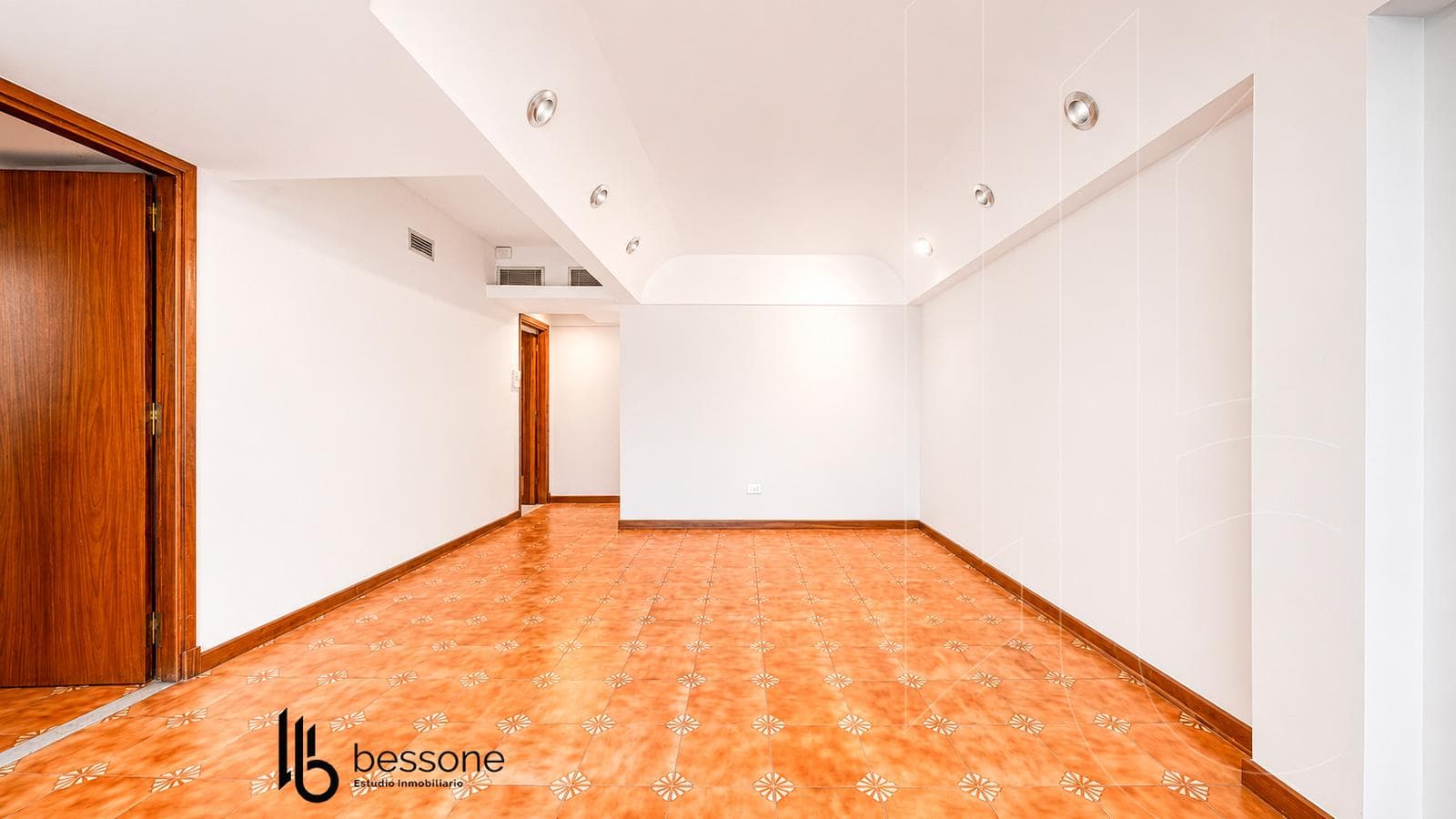 Semipiso 4 Ambientes con Dependencia - Cochera y Baulera Doble