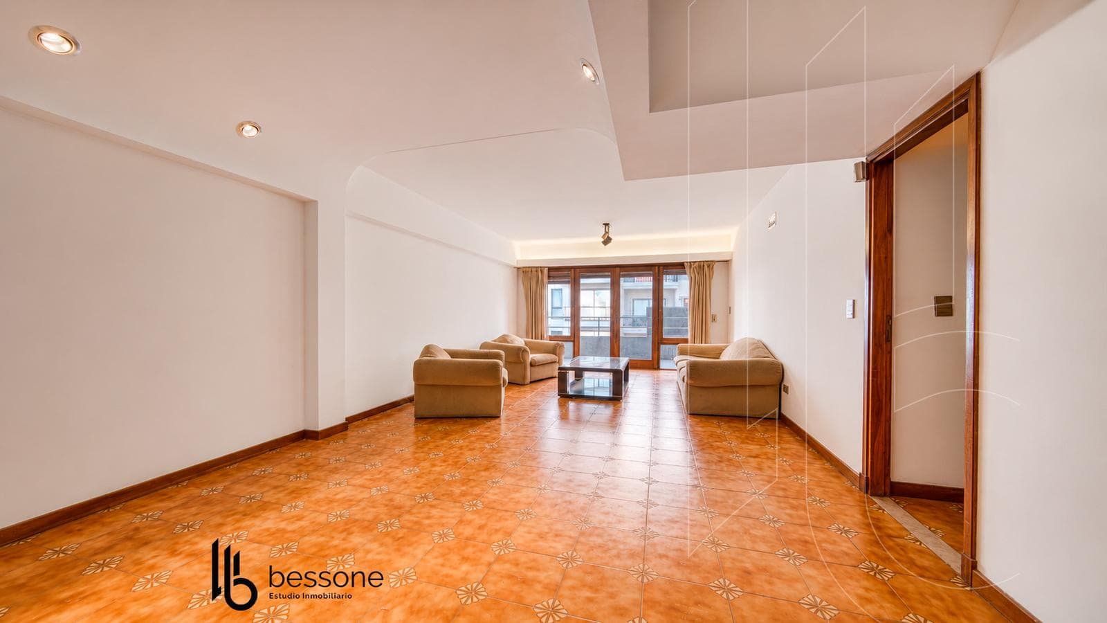 4-Room Half-Apartment with Service Quotient - Garage and Double Storage Room