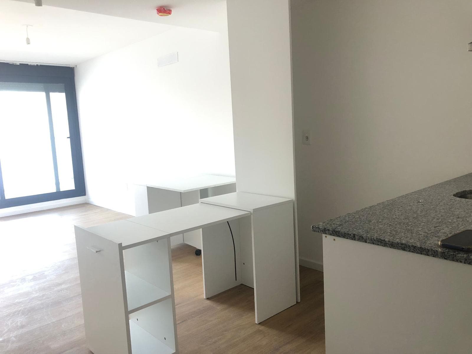 Studio Apartment for Rent with a Balcony in Downtown Montevideo.