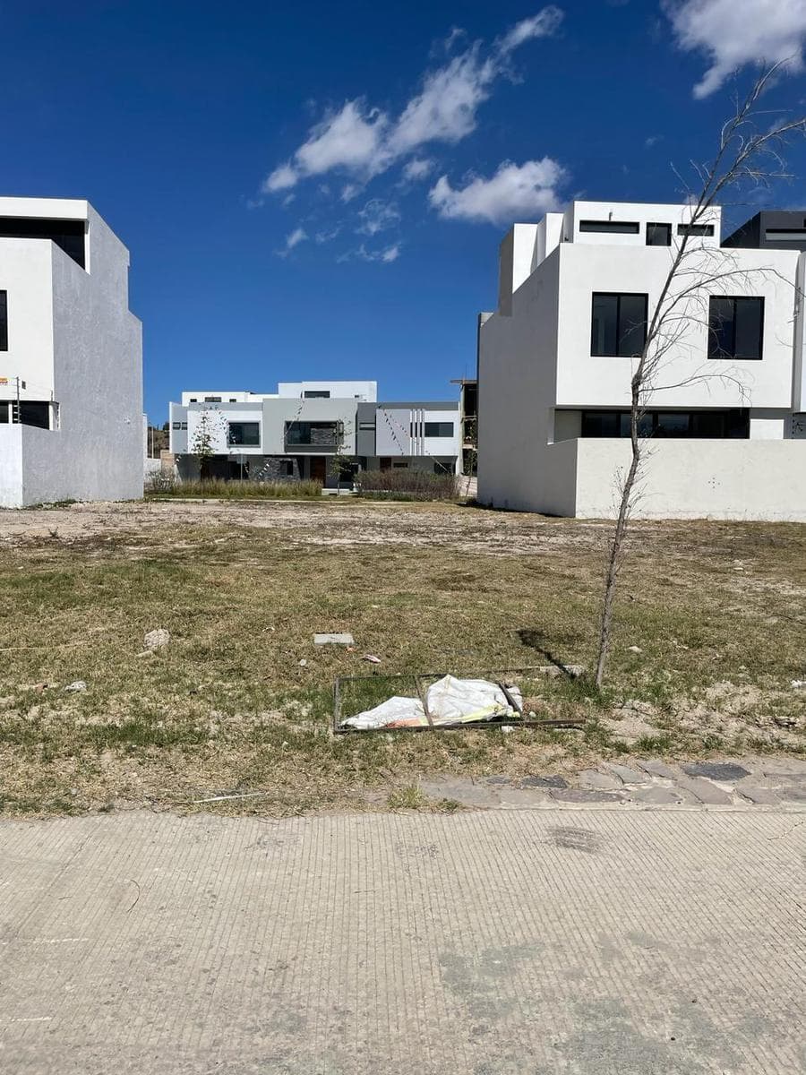 LAND FOR SALE IN COTO CASTAÑO