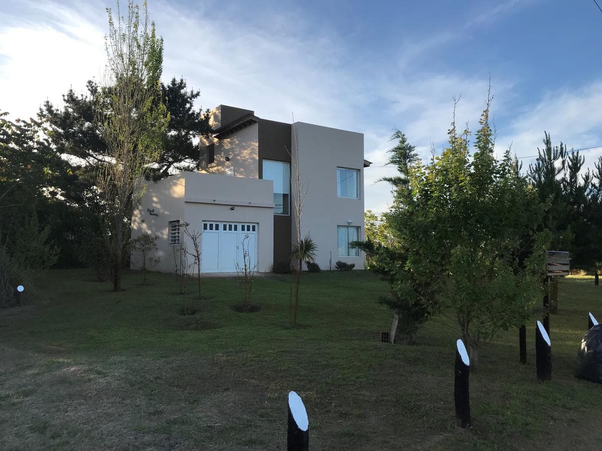3-BEDROOM HOUSE FOR SALE - PARK AND BARBECUE AREA - COSTA DEL ESTE - READY TO MOVE IN - ATLANTIC COAST