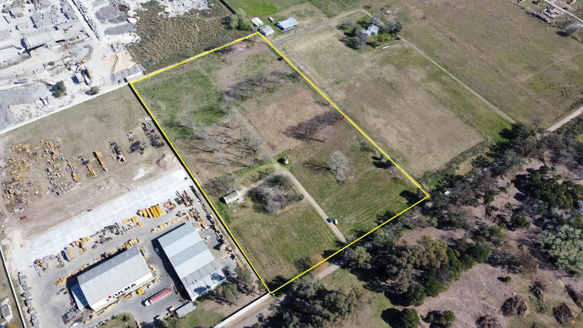 A large 3.5-hectare industrial lot in Villa Rosa
