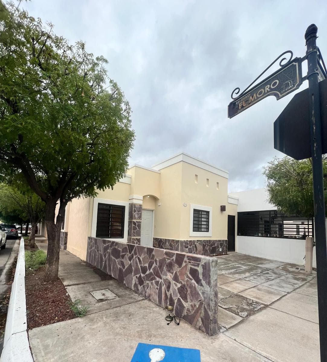 Single-story corner house for sale in Corceles Residencial