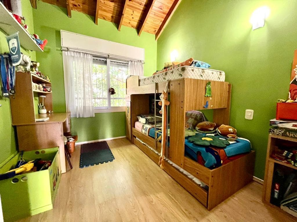 PH STYLE, 4 ROOMS, SEPARATE ENTRANCE, GARAGE, VERY LOW MAINTENANCE FEES