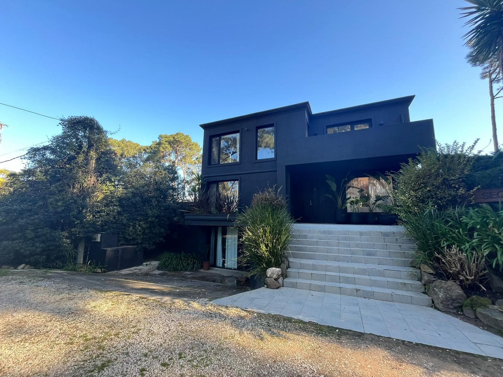 "CASA SEQUOIA" SALES AND RENTALS BAR TM5674