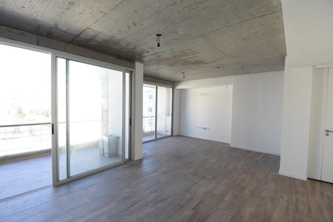 4-room duplex apartment for sale. Private terrace. Villa del Parque