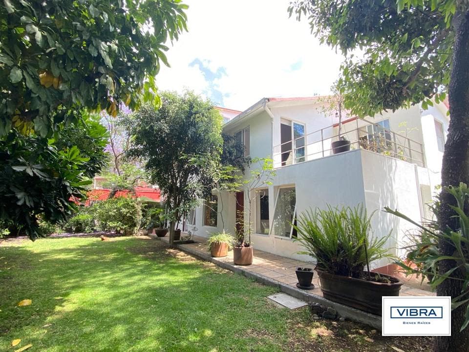 Spacious house with a large garden in Tetelpan. Ground floor