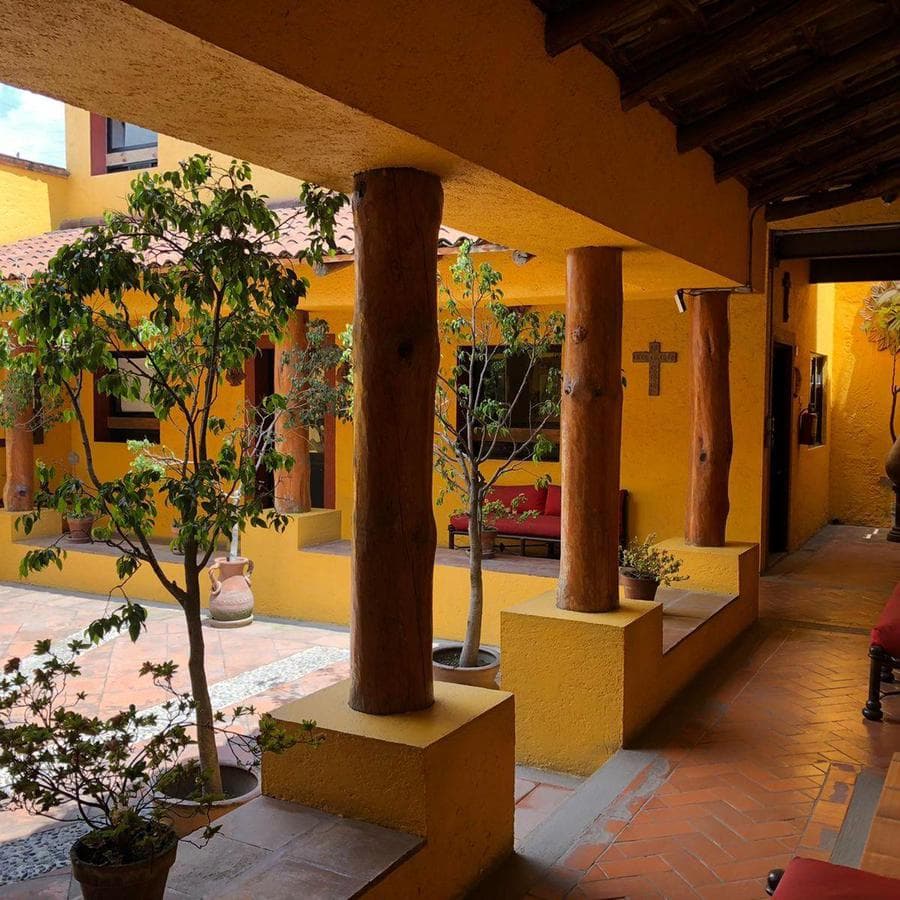 HOUSE FOR SALE IN DOWNTOWN METEPEC