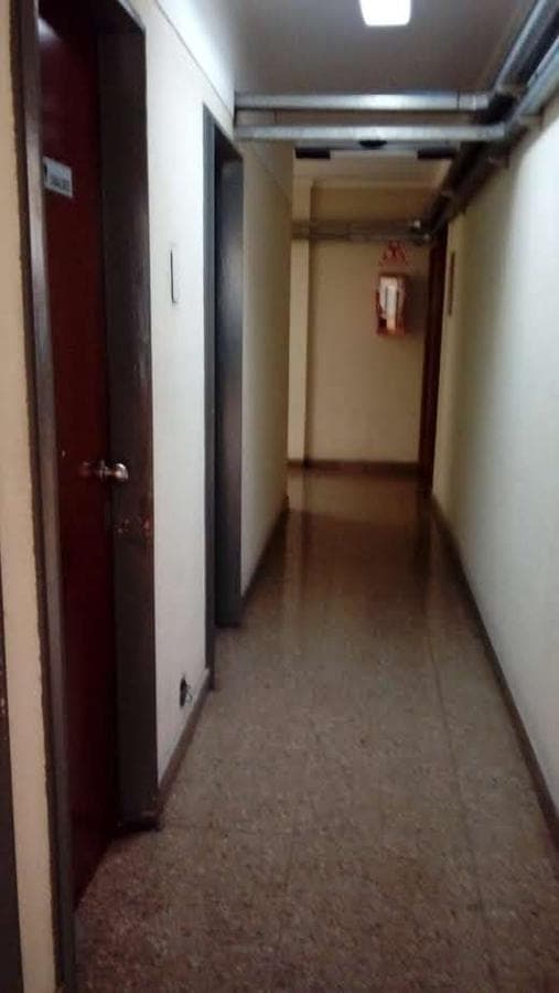 BRIGHT, UPPER-FLOOR OFFICE FOR SALE - SAN NICOLÁS - READY TO USE - SCHOOL OF ECONOMIC SCIENCES