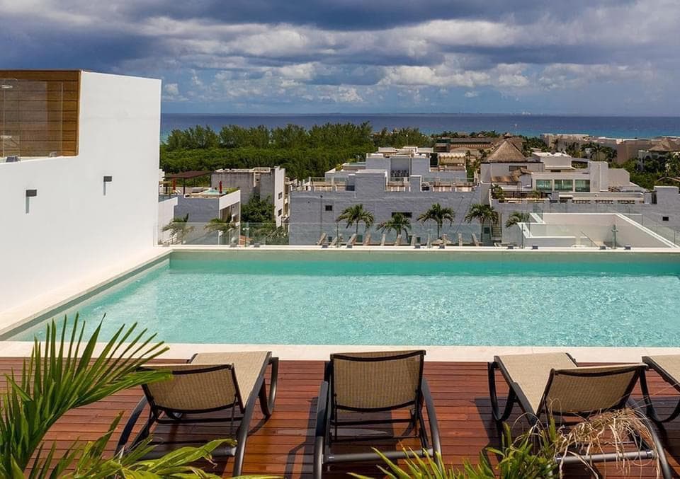 FURNISHED 1-BEDROOM APARTMENT 2 BLOCKS FROM THE BEACH
