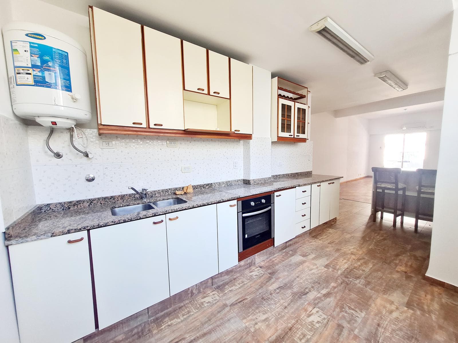 Departamento de 3 Ambientes en Venta - Balcón - Tribunales