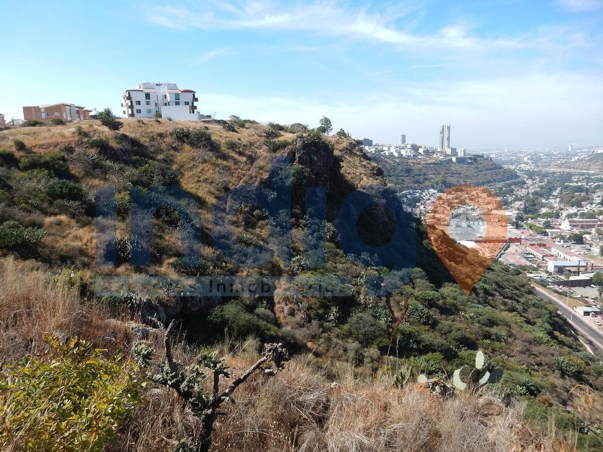 Land for Sale with Permission to Build 16 Apartments in Milenio III (H4)