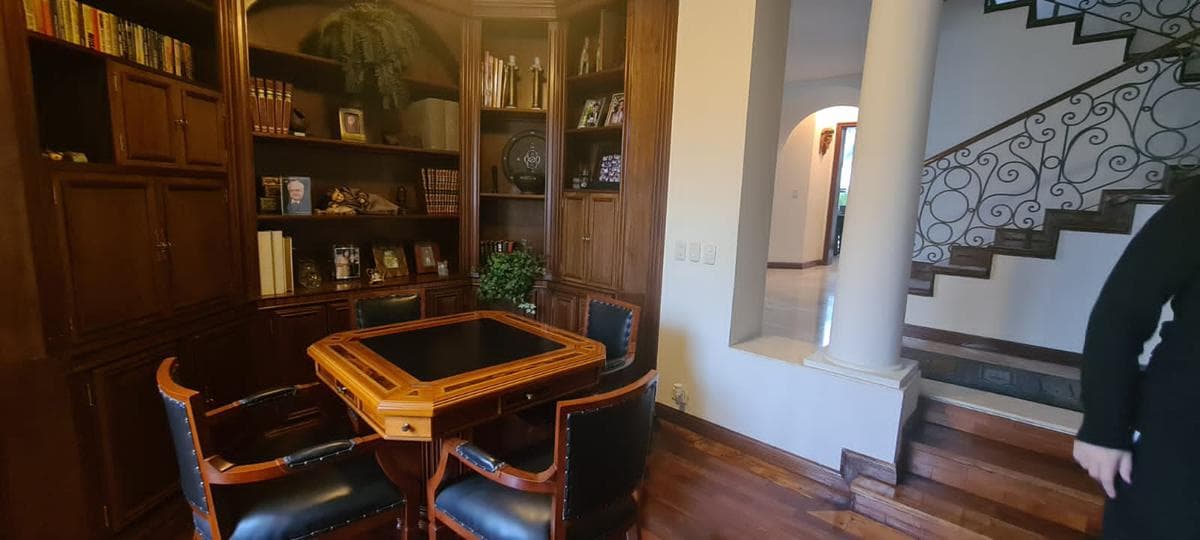 COLONIAL-STYLE HOUSE FOR SALE IN LA SIERRA