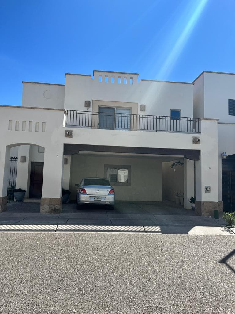 House for sale in the charming residential neighborhood. West of Hermosillo