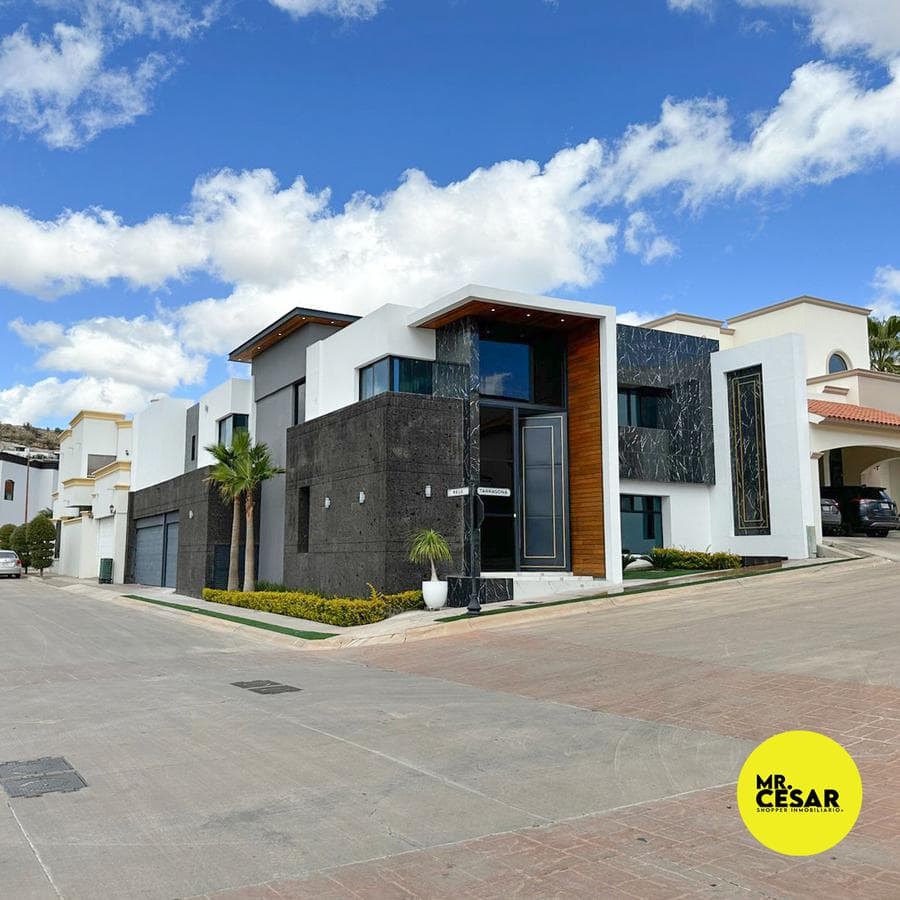 House for Sale in Santa Lucia