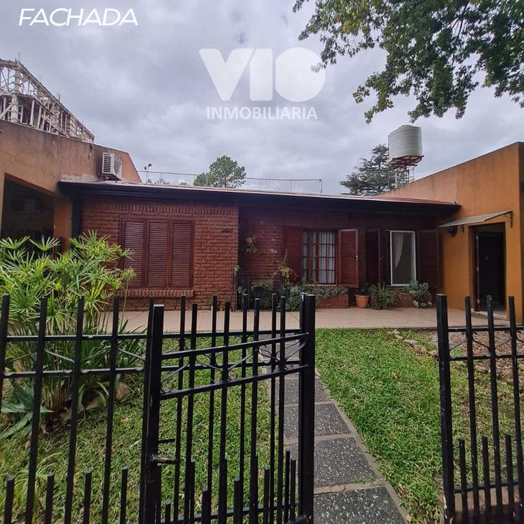 House Just Steps from the Beach in Colón
