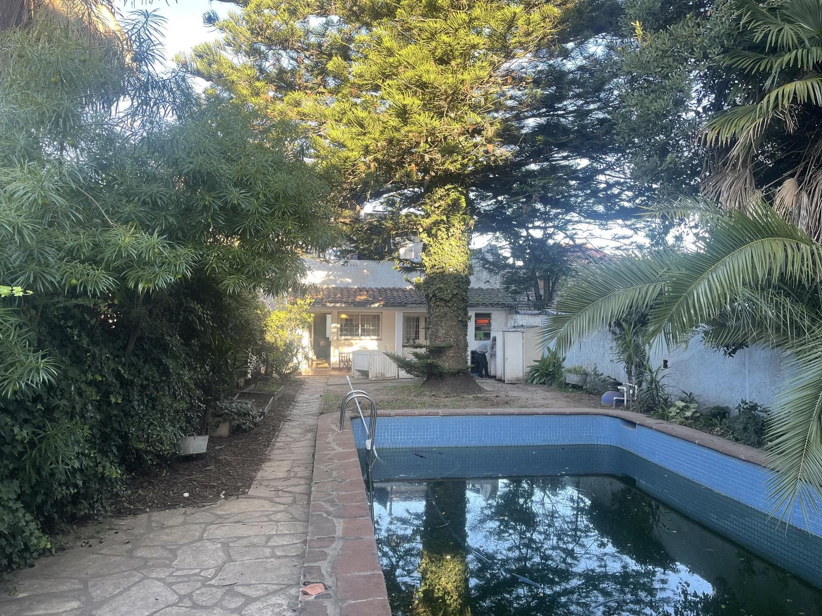 3-Bedroom House with a Pool in Victoria