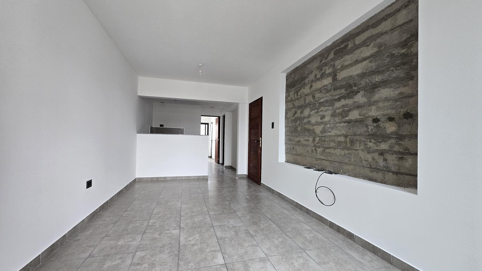 Semipiso Amplio, Dos Balcones, Estar Comedor y Cocina Sectorizada con Barra, un Baño, un Dormitorio