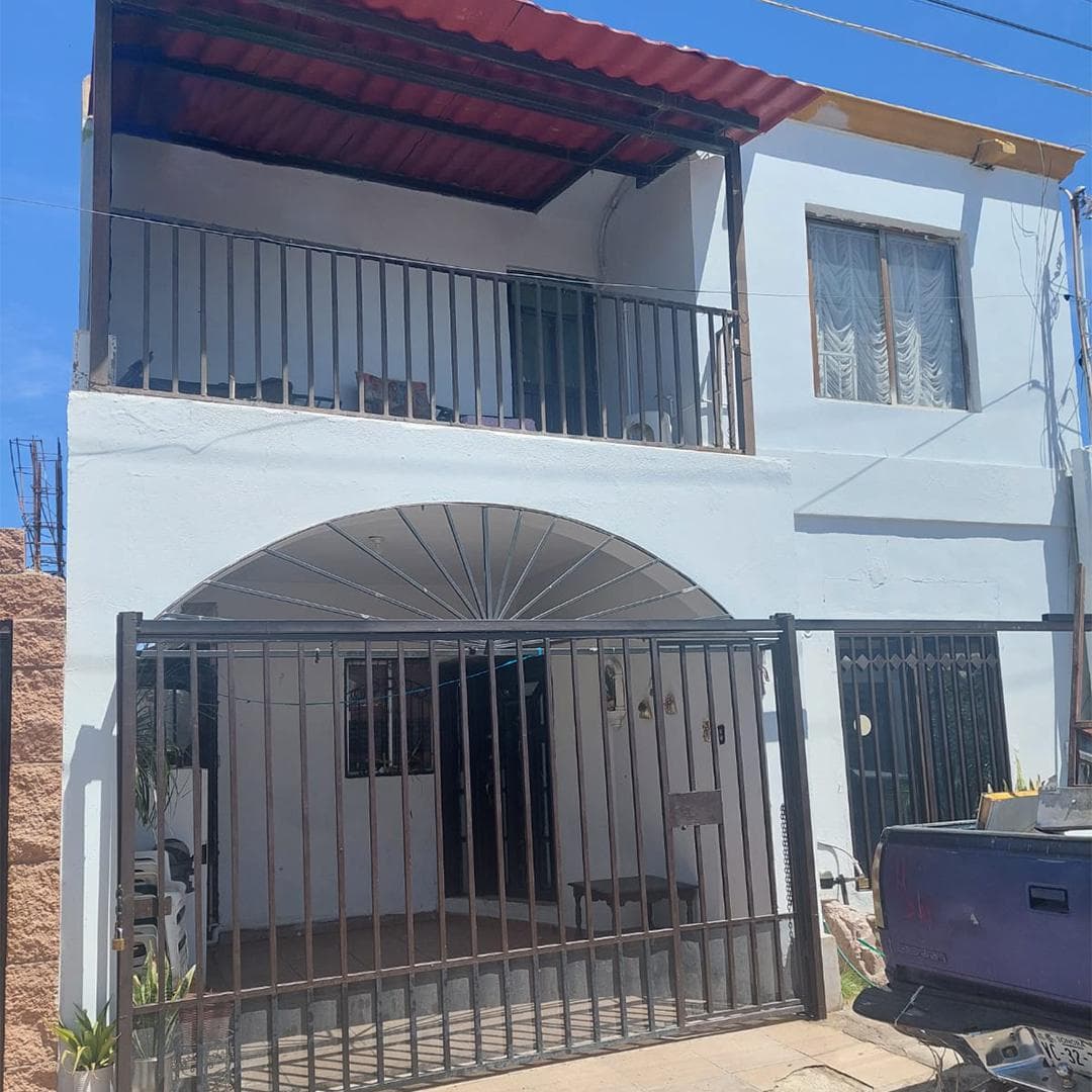 House for sale in Colonia, in Villa Dorada, on Piña Street, past Progreso Boulevard.