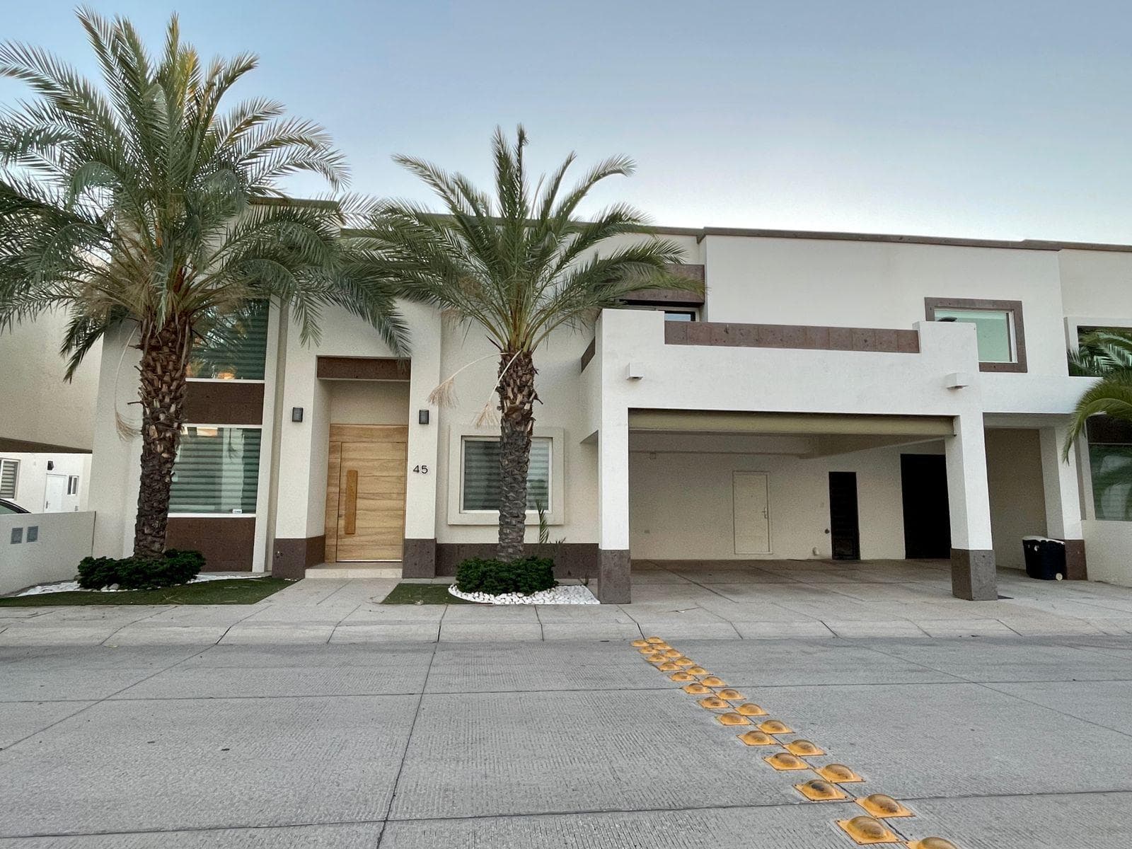 Beautiful house for sale in the Bilbania section of La Rioja Poniente Residential Area