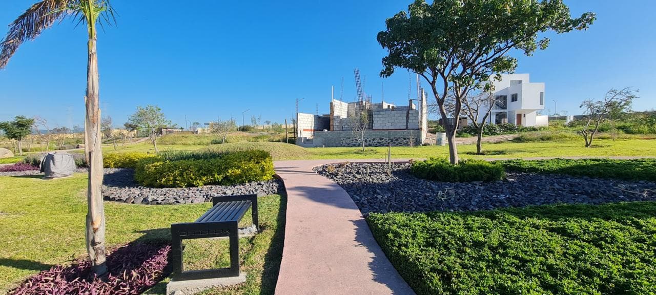 House in a condominium complex in Hacienda Obrajuelo