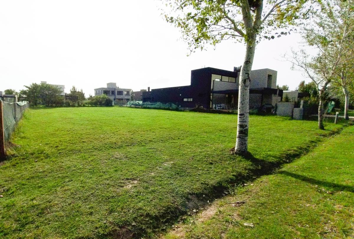 Land Opportunity: Lot in Puerto Roldán, 927 m², with Title Deed