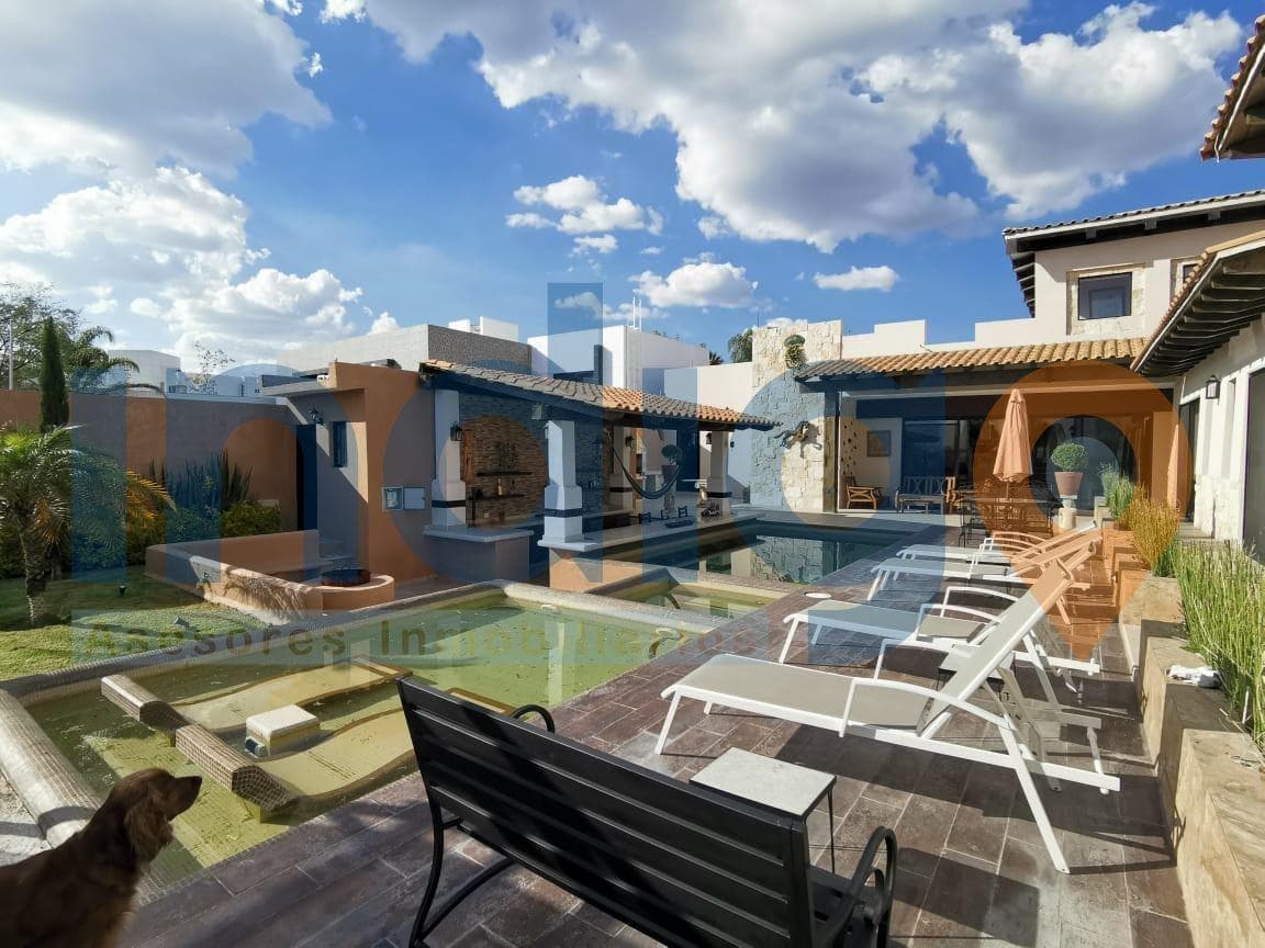 Single-Story House for Sale in Balcones de Juriquilla with a Pool