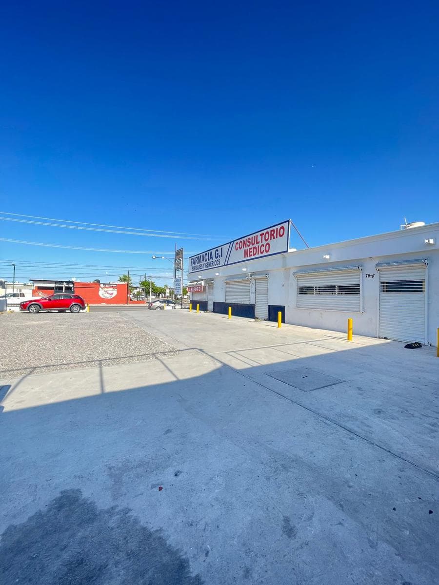 Commercial spaces (plaza) for sale. On Quintero Arce Blvd. (Real del Carmen)