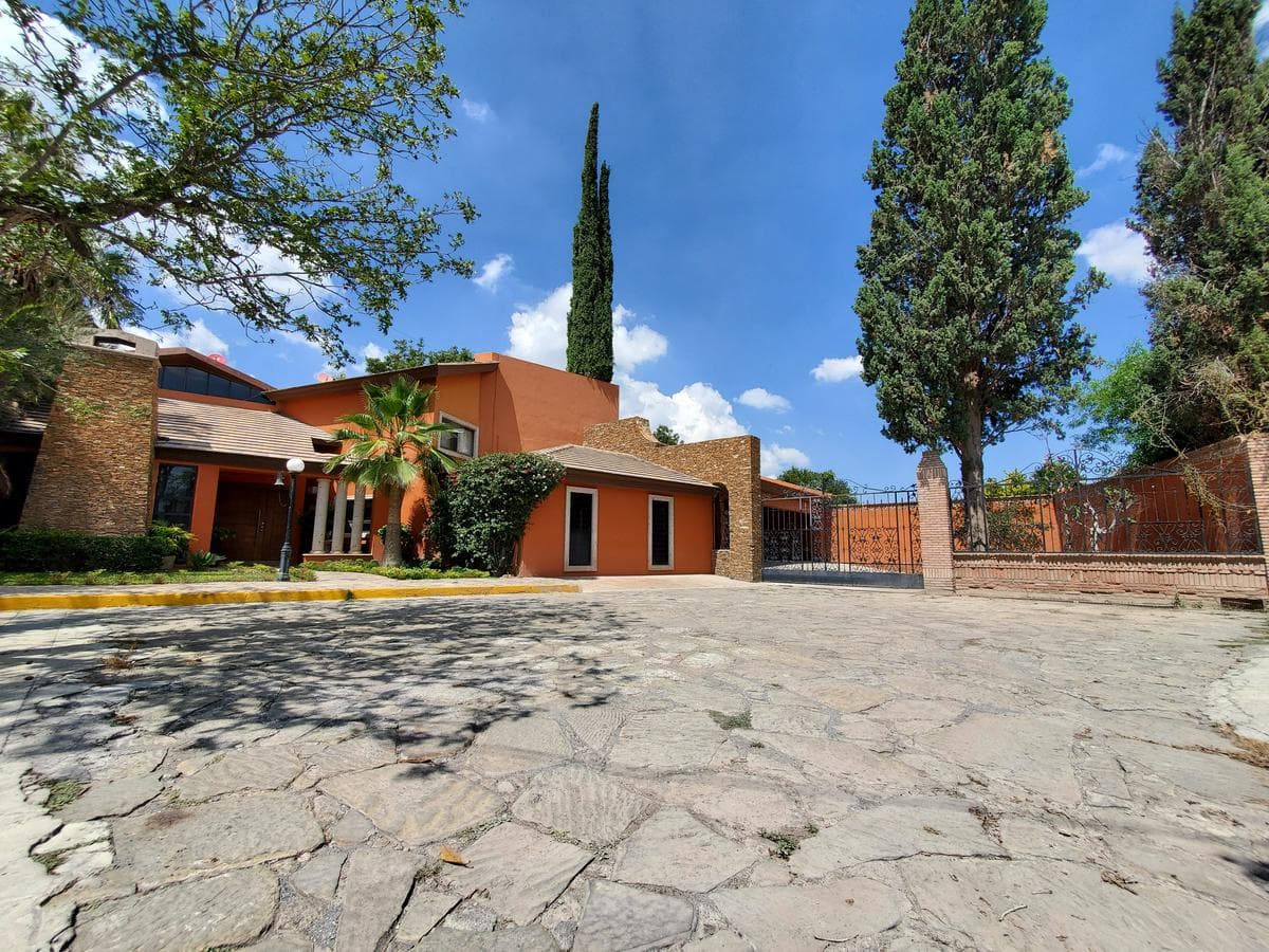 House - Residence for Sale in the Las Huertas Neighborhood, North of Saltillo