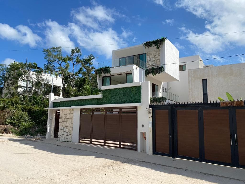HOUSE FOR SALE IN LA VELETA, TULUM, WITH A POOL