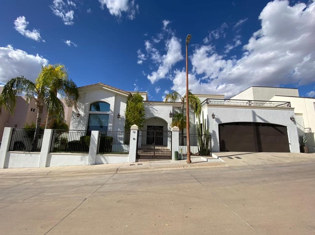 House for Sale in Santa Lucia Residencial