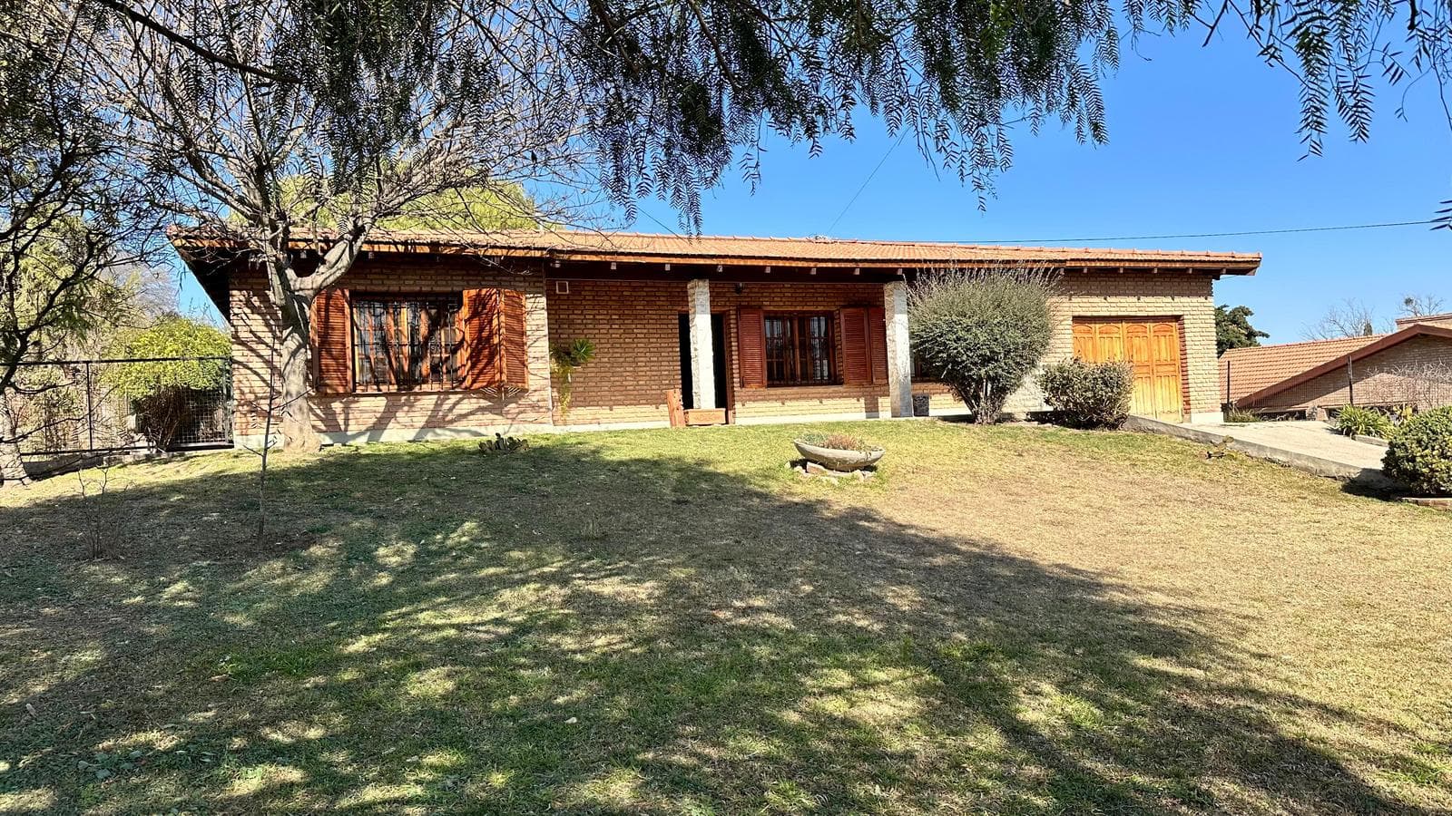 Excellent villa in the La Cañada neighborhood, north-facing, with a beautiful view and a pool