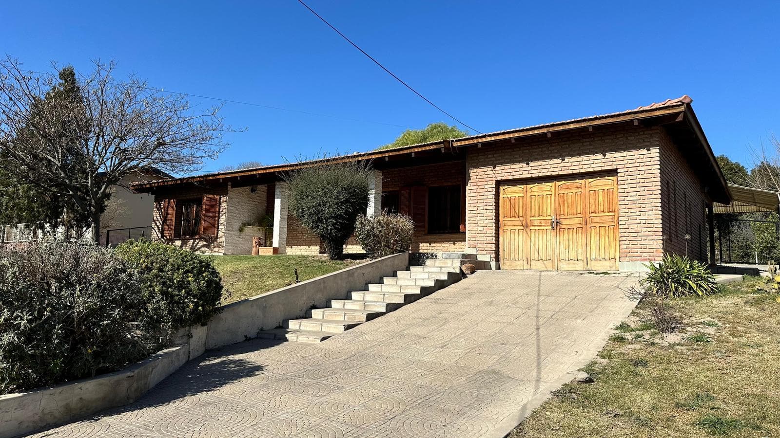 Excellent villa in the La Cañada neighborhood, north-facing, with a beautiful view and a pool