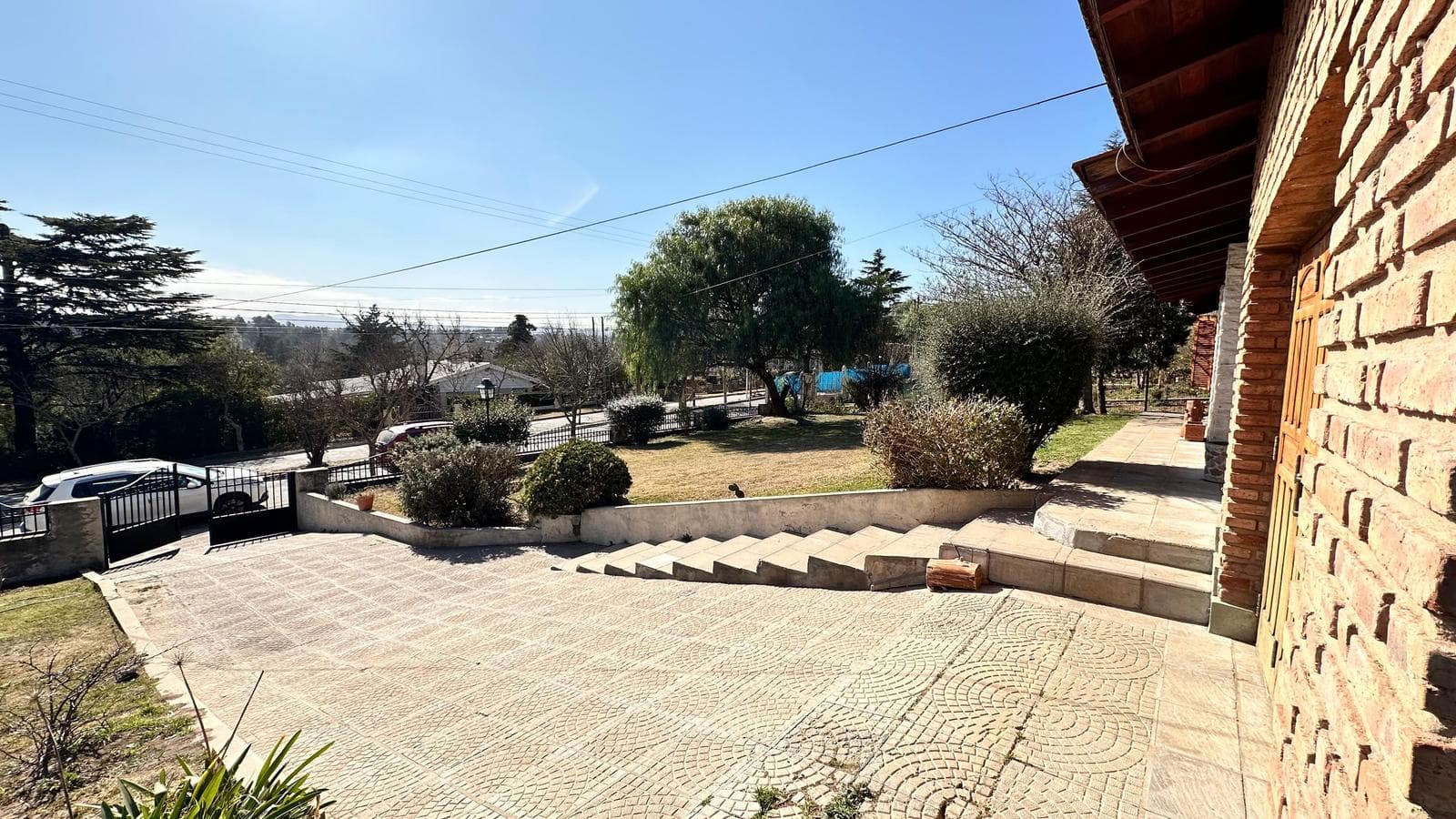 Excellent villa in the La Cañada neighborhood, north-facing, with a beautiful view and a pool