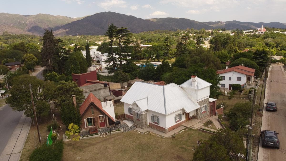 BEAUTIFUL STYLISH VILLA WITH 1,600 METERS OF GARDEN LAND LOCATED IN THE BEST RESIDENTIAL AREA OF HUERTA GRANDE