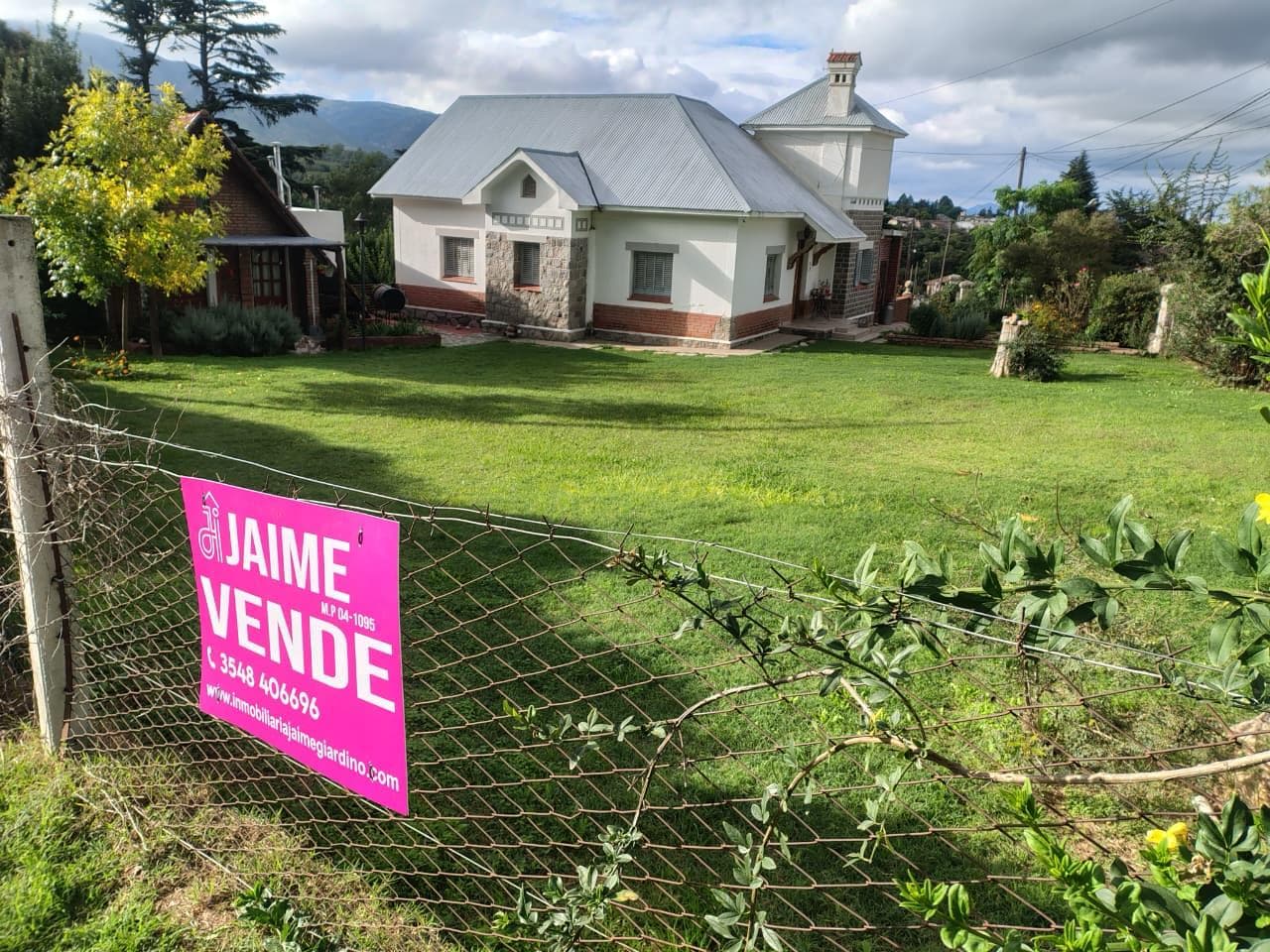 BEAUTIFUL STYLISH VILLA WITH 1,600 METERS OF GARDEN LAND LOCATED IN THE BEST RESIDENTIAL AREA OF HUERTA GRANDE