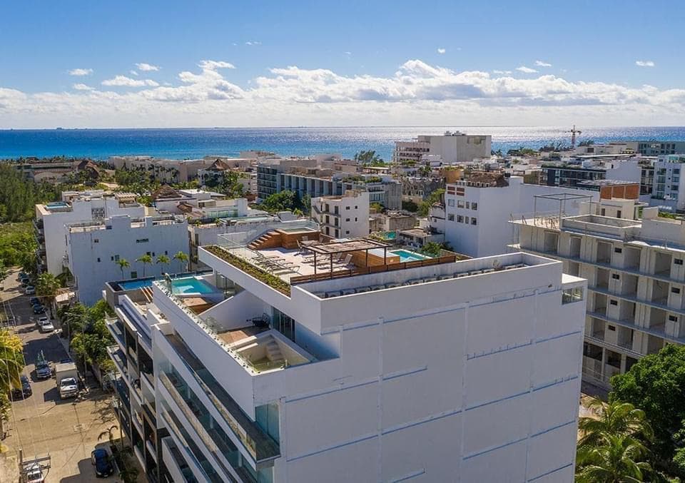 FURNISHED 1-BEDROOM APARTMENT 2 BLOCKS FROM THE BEACH