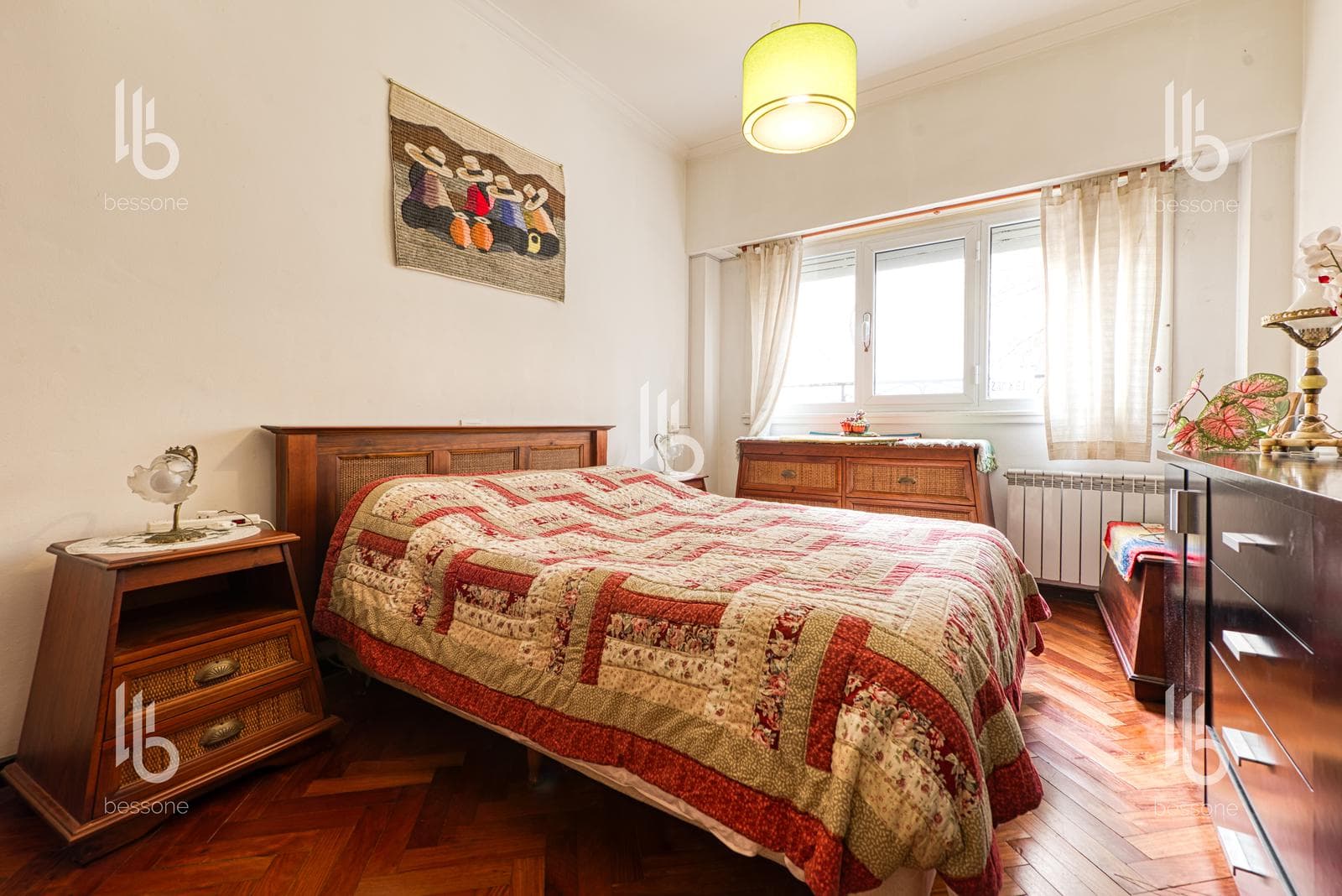 3-Room Refurbished Apartment in Plaza Colón with Outdoor Balcony