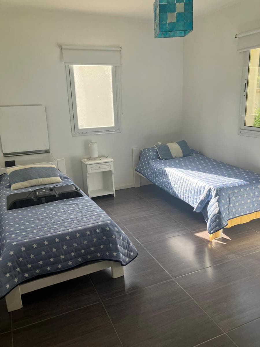 Modern 5-room house on a great lot
