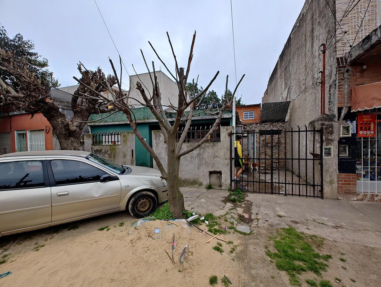 A very nice property with a house in the front and an apartment for sale in G Catan