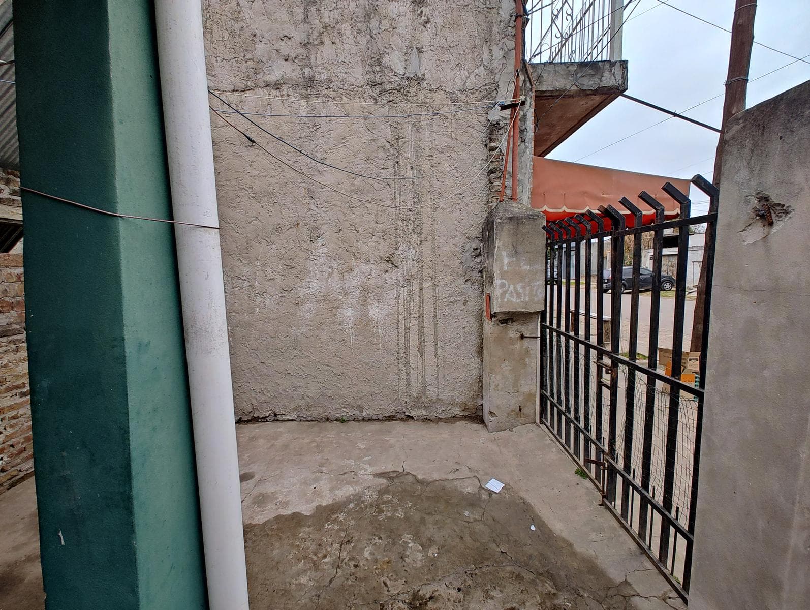 A very nice property with a house in the front and an apartment for sale in G Catan