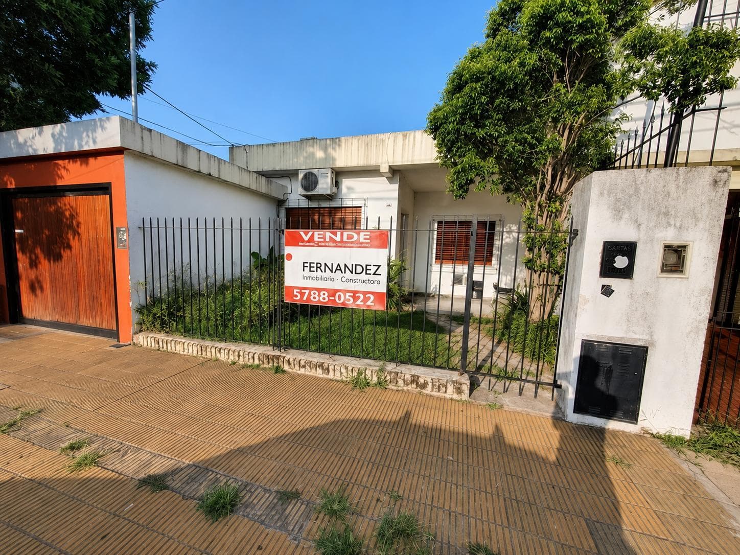 SOLID 3-ROOM HOUSE (PH-STYLE) ON THE GROUND FLOOR WITH A BACKYARD FOR SALE. OLIVOS
