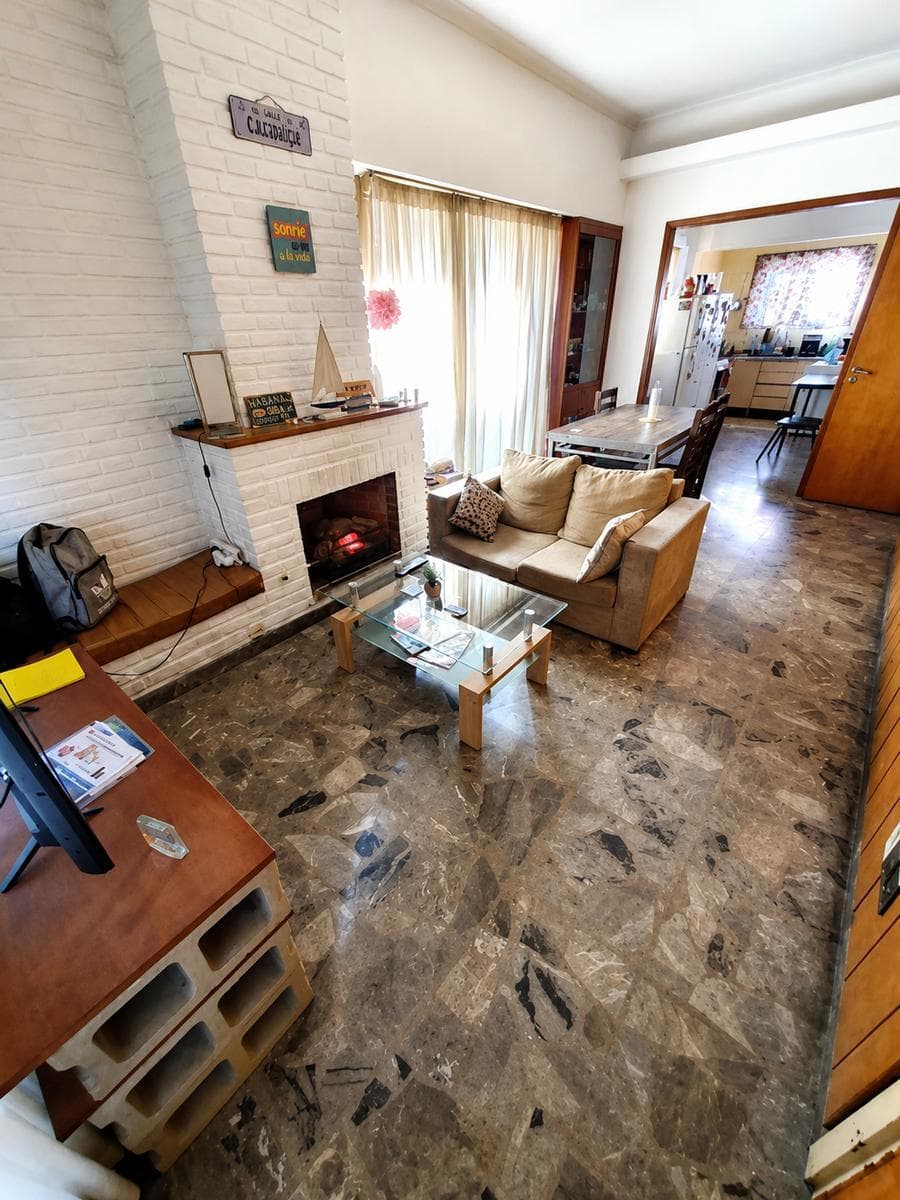 SOLID 3-ROOM HOUSE (PH-STYLE) ON THE GROUND FLOOR WITH A BACKYARD FOR SALE. OLIVOS