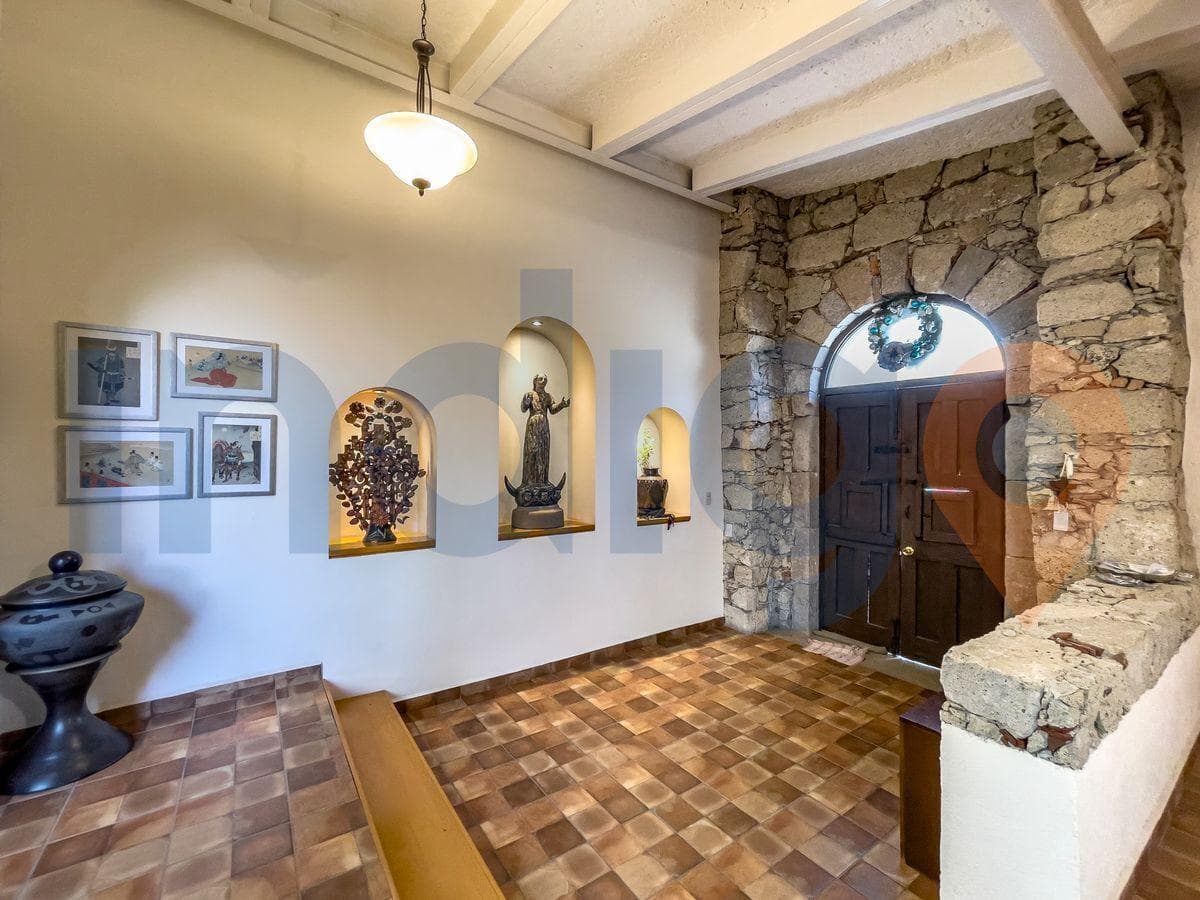 House for Sale in Corregidora (El Pueblito) Includes 2 houses and an office space