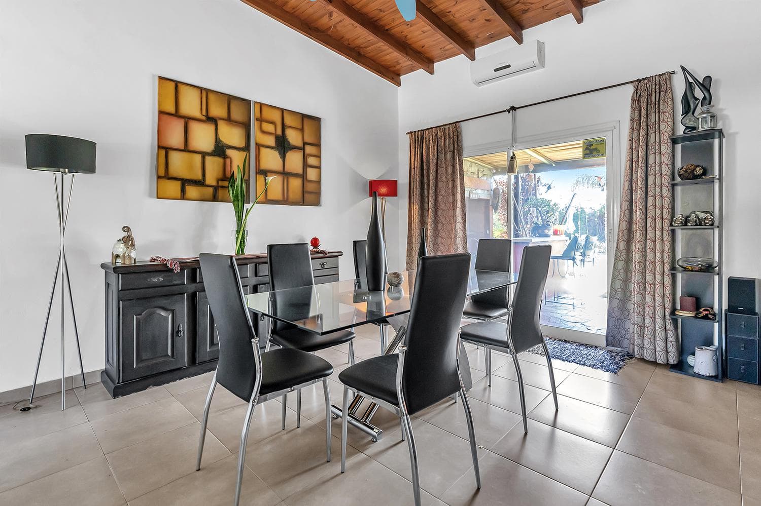 House for sale in Las Liebres, single-story. GREAT OPPORTUNITY