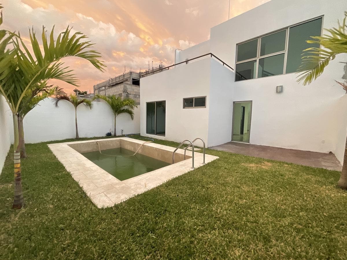 House for sale on Privada Imperio Conkal, 3 bedrooms, in Mérida, Yucatán.