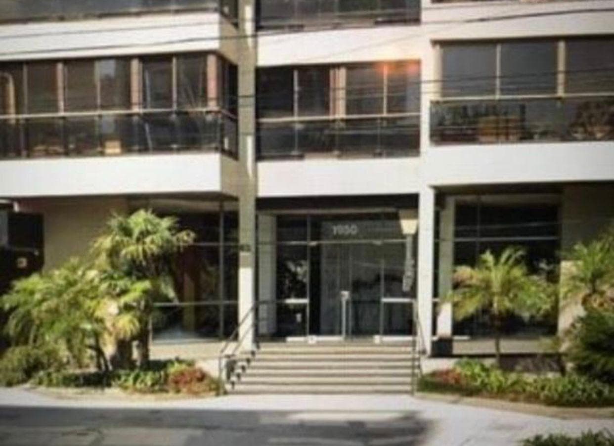 Annual Rental: 5-Bedroom Semi-Apartment on 5th Floor on Av. Libertador, Olivos, Vicente López