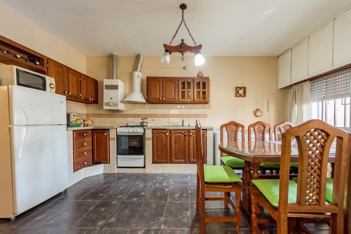 FOR SALE - 3-Bedroom House with Pool and Porch with BBQ Area - Alberdi, Rosario