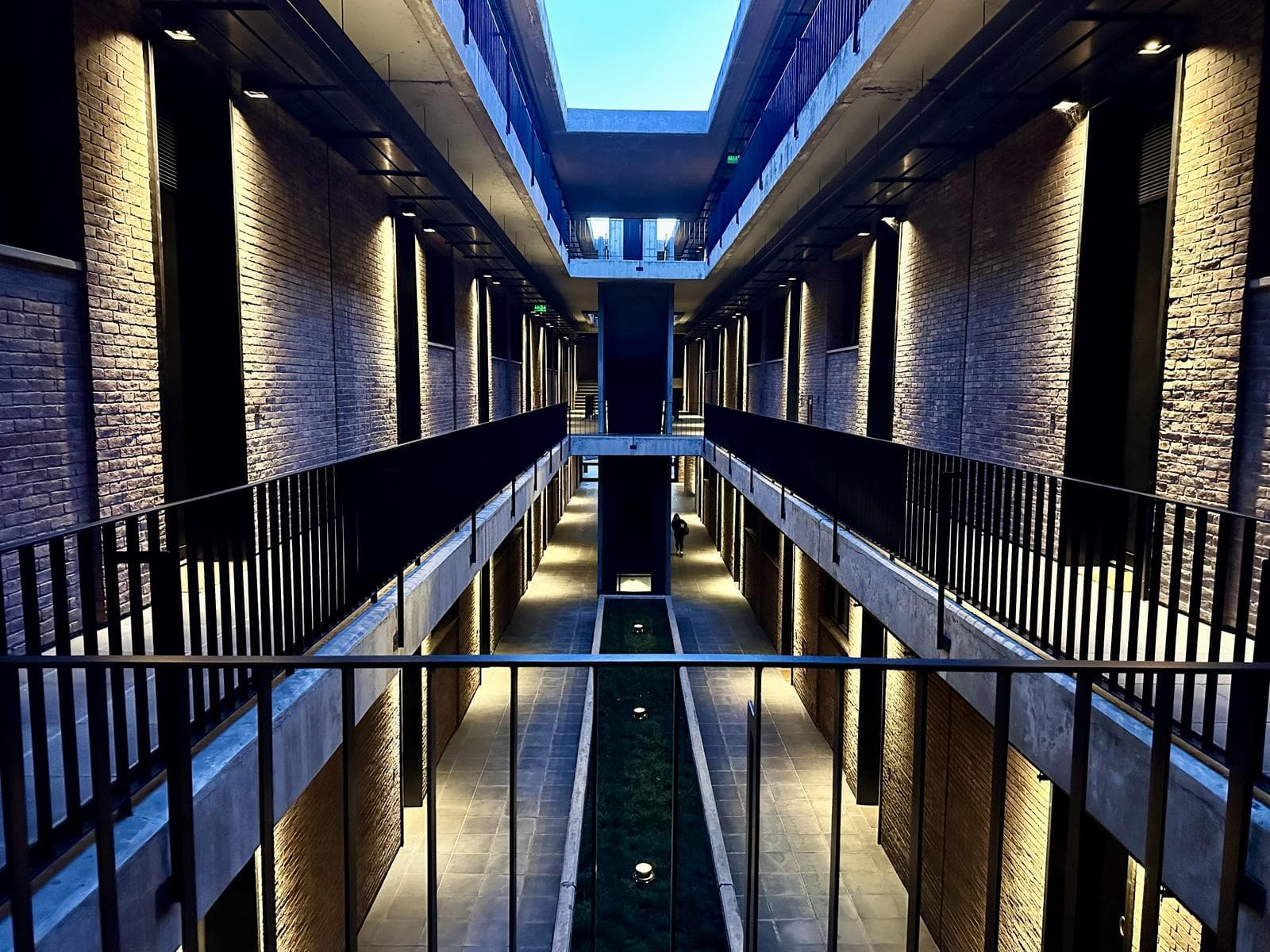 Impeccable loft with a mezzanine, 1 bedroom (with the possibility of adding a second one), 2 bathrooms, security, and amenities